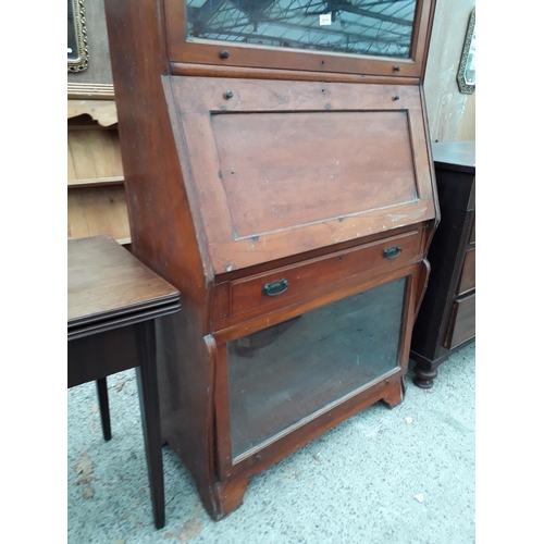 2918 - AN EDWARDIAN GLOBE WERNICKE STYLE BUREAU BOOKCASE WITH FITTED INTERIOR, SINGLE DRAWER, TWO SMALL AND... 