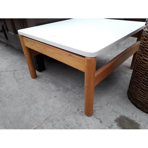 2933 - A RETRO COFFEE TABLE, 26 X 23