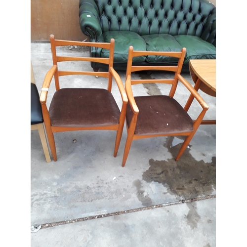 2942 - A PAIR OF RETRO TEAK SCHREIBER CARVER CHAIRS