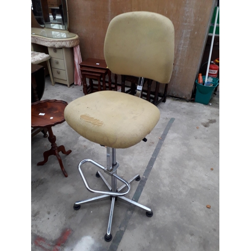 2954 - A RETRO HIGH SWIVEL CHAIR ON CHROME BASE