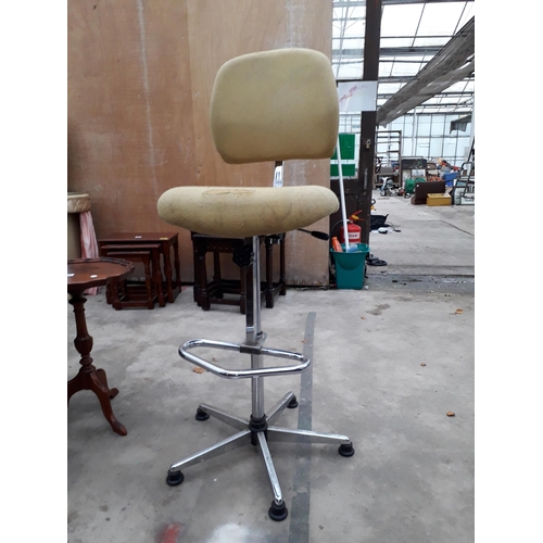 2954 - A RETRO HIGH SWIVEL CHAIR ON CHROME BASE