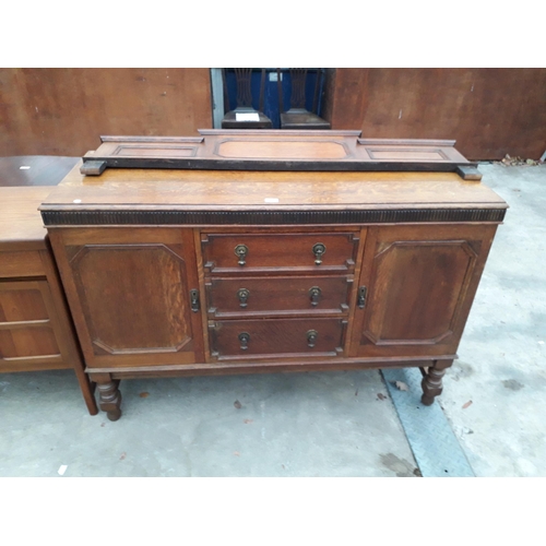 2964 - AN EARLY 20TH CENTURY OAK JACOBEAN STYLE SIDEBOARD WITH RAISED BACK, 56