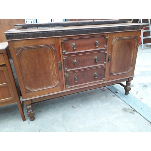 2964 - AN EARLY 20TH CENTURY OAK JACOBEAN STYLE SIDEBOARD WITH RAISED BACK, 56