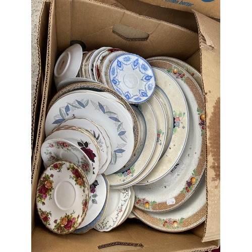 2322 - A LARGE ASSORTMENT OF VARIOUS DINNER AND TEA SERVICE ITEMS