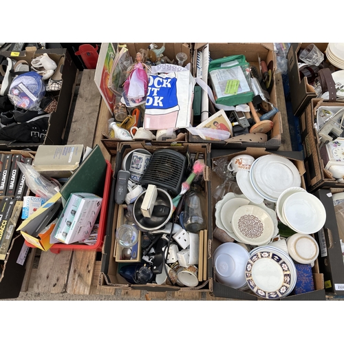 2324 - AN ASSORTMENT OF HOUSEHOLD CLEARANCE ITEMS TO INCLUDE CERAMICS AND GLASS WARE ETC