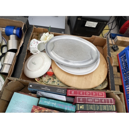 2332 - AN ASSORTMENT OF HOUSEHOLD CLEARANCE ITEMS TO INCLUDE CERAMICS AND GLASS WARE ETC