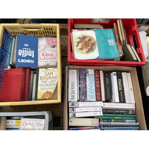 2333 - A LARGE QUANTITY OF ASSORTED BOOKS