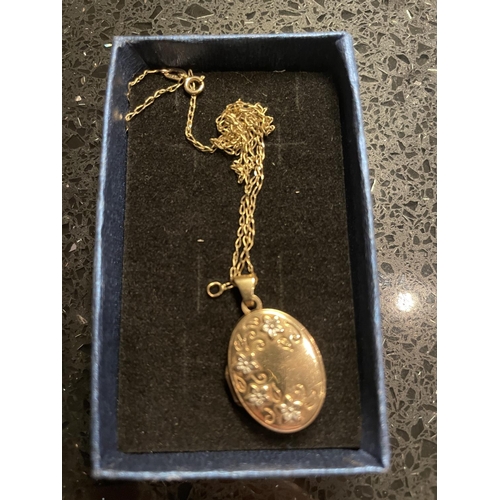 839A - A 9 CARAT GOLD NECKLACE WITH LOCKET GROSS WEIGHT 2.84 GRAMS IN A PRESENTATION BOX