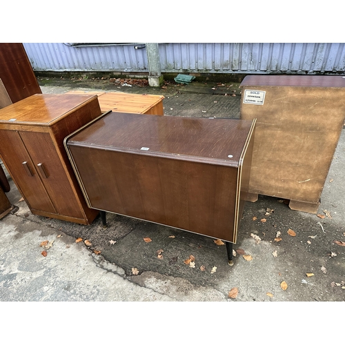 2970 - A RETRO MAHOGANY BLANKET CHEST