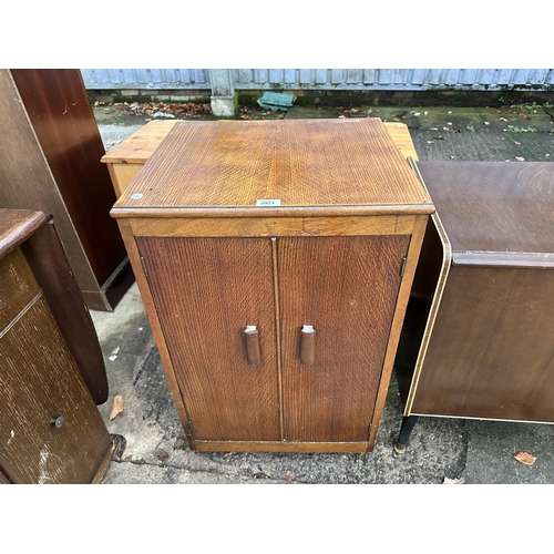 2971 - A HARTIQUE FURNITURE RETRO OAK RECORD CABINET