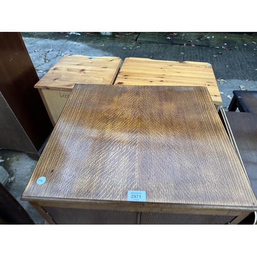 2971 - A HARTIQUE FURNITURE RETRO OAK RECORD CABINET