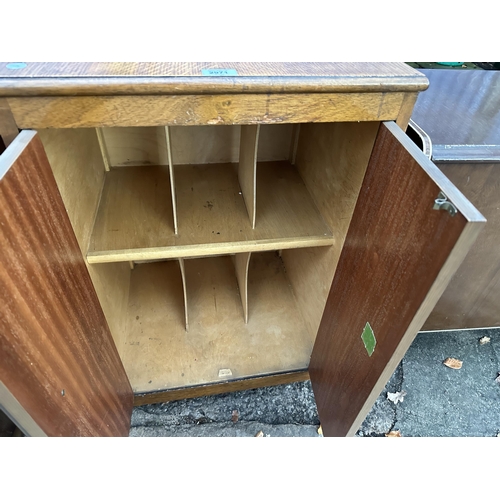 2971 - A HARTIQUE FURNITURE RETRO OAK RECORD CABINET