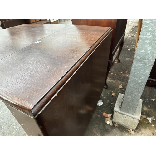 2972 - A 1950s OAK DROP LEAF DINING TABLE