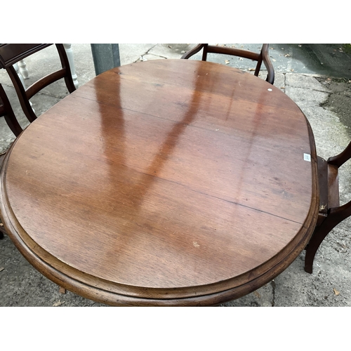 2976 - AN OVAL MAHOGANY DINING TABLE WITH TWO EXTRA LEAVES AND FOUR DINING CHAIRS (INCLUDING ONE CARVER)