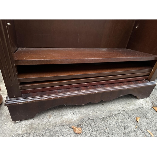 2979 - A MAHOGANY BOOKCASE