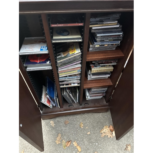 2981 - AN OAK LAMP TABLE AND A MAHOGANY CD CABINET WITH CD CONTENTS