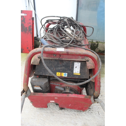 129 - BRIGGS & STRATTON BSW200 WORKING WELDER GENERATOR - NO VAT