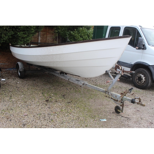 225 - DRASCOMBE LUGGER BOAT AND BOAT TRAILER SPEC LENGTH 5.72M WATERLINE LENGTH 4.57M BEAM 1.90M SAILING W... 