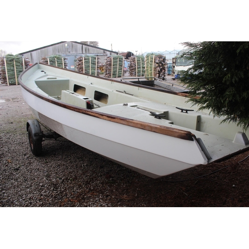 225 - DRASCOMBE LUGGER BOAT AND BOAT TRAILER SPEC LENGTH 5.72M WATERLINE LENGTH 4.57M BEAM 1.90M SAILING W... 