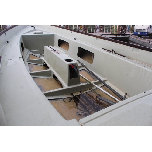 225 - DRASCOMBE LUGGER BOAT AND BOAT TRAILER SPEC LENGTH 5.72M WATERLINE LENGTH 4.57M BEAM 1.90M SAILING W... 