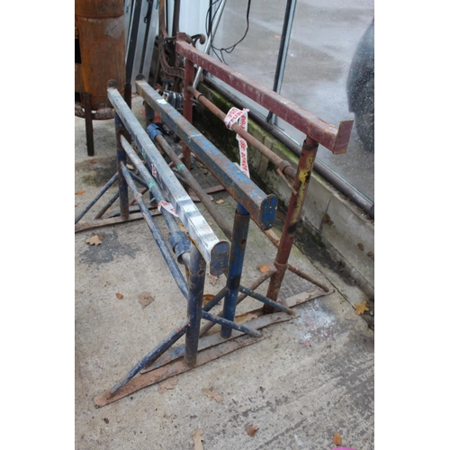 372 - 3 TRESTLES  NO VAT