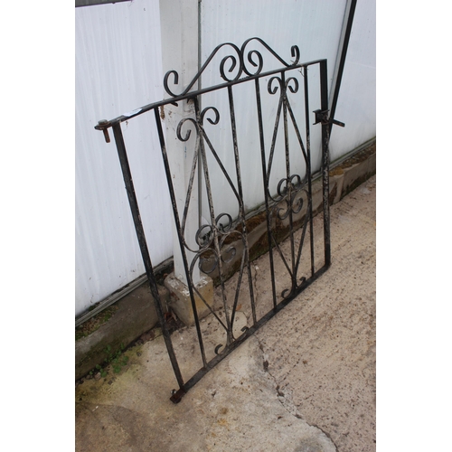 530 - SMALL IRON GATE  NO VAT