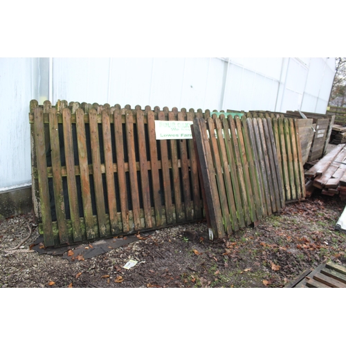 1016 - 6 PIECES OF PICKET FENCING  NO VAT