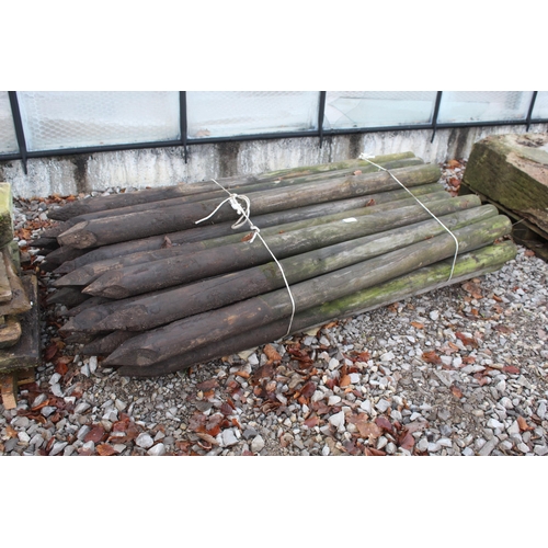 1046 - 38 FENCE POSTS  NO VAT