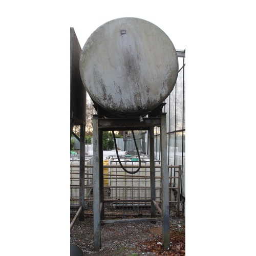 1068 - ROUND FUEL TANK ON STAND 2500 LTR NO LEAKS + VAT