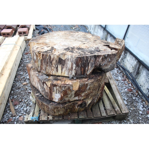 1077 - 3 LOGS  NO VAT