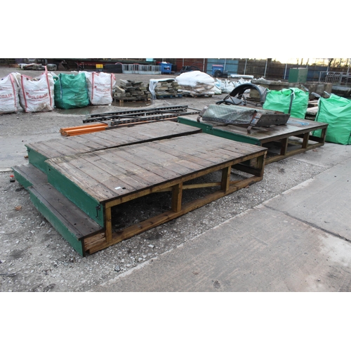 1078 - 4 STAGE DECKING AND STEPS  NO VAT