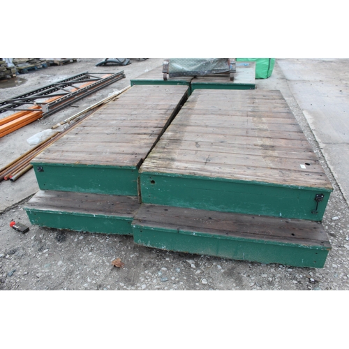 1078 - 4 STAGE DECKING AND STEPS  NO VAT