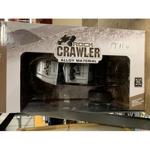 A ROCK CRAWLER REMOTE CONTROL CAR (NEW IN BOX) INCLUDES BATTERIES
