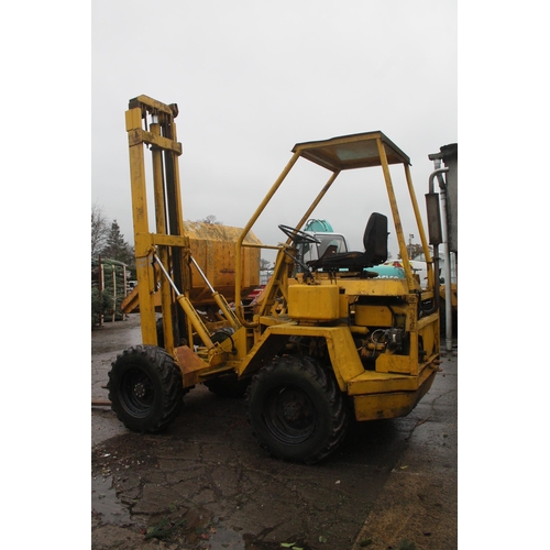 201 - 4 WHEEL DRIVE FORK LIFT TRUCK  + VAT