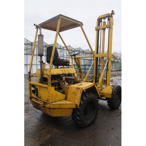 201 - 4 WHEEL DRIVE FORK LIFT TRUCK  + VAT