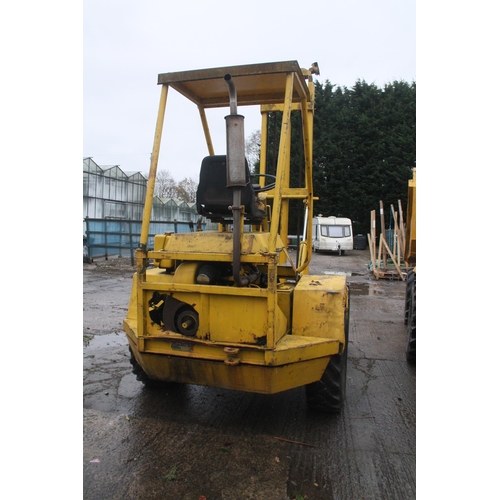 201 - 4 WHEEL DRIVE FORK LIFT TRUCK  + VAT