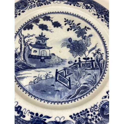 126 - A LARGE VINTAGE BLUE AND WHITE EARTHENWARE ORIENTAL DESIGN CHARGER PLATE, DIAMETER 35CM