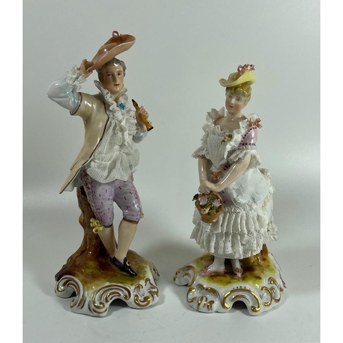 75 - A PAIR OF 19TH CENTURY VON SCHIERHOLZ DRESDEN LACE CONTINENTAL PORCELAIN FIGURES, HEIGHT 18CM