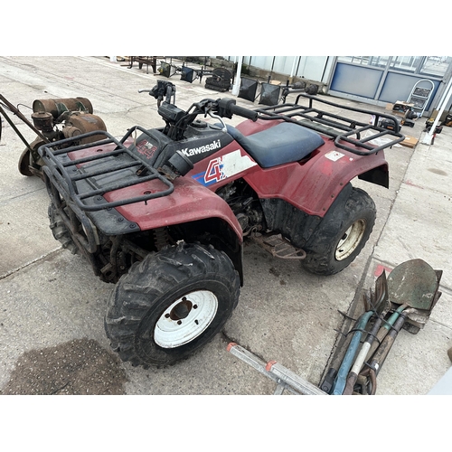 144 - KAWASAKI BAYOU 4X4 QUAD BIKE NEEDS A NEW BATTERY BUT STARTS WITH THE PULL CORD FRONT BRAKES IN NEED ... 