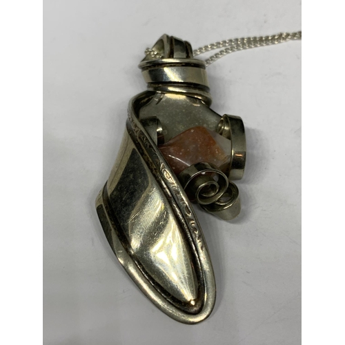 103 - A FORK AND AGATE NECKLACE