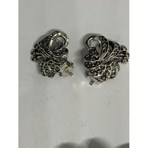 113 - A MARCASITE BROOCH AND EARRINGS