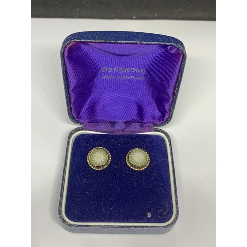 16 - A BOXED WEDGWOOD TRI COLOURED PAIR OF EARRINGS