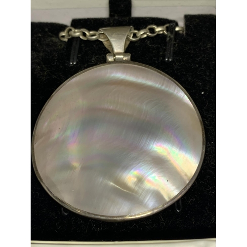 31 - A BOXED SILVER AND MOTHER OF PEARL ROUND NECKLACE