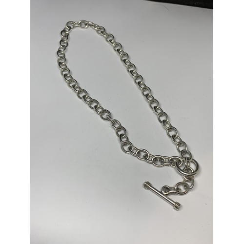 35 - A SILVER T-BAR NECKLACE