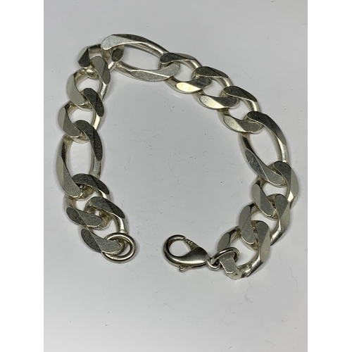 46 - A SILVER HEAVY WRIST CHAIN