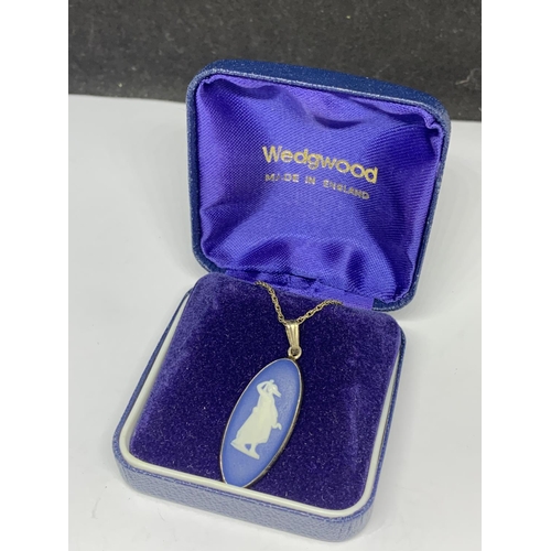 55 - A BOXED SILVER WEDGWOOD NECKLACE