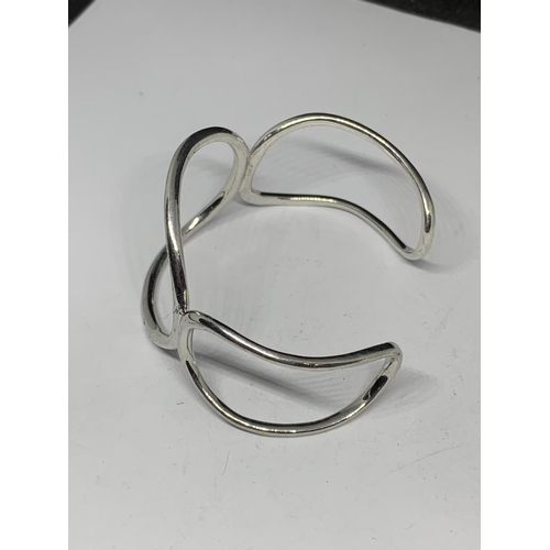 85 - A CONTINENTAL SILVER BANGLE