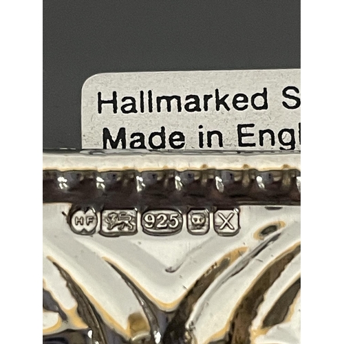 10 - A HALLMARKED SILVER PHOTOGRAPH FRAME