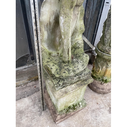 1502 - A DECORATIVE RECONSTITUTED STONE GARDEN FIGURE OF A NUDE FEMALE ON A DECORATIVE RECONSTITUTED STONE ... 