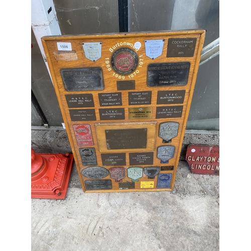 1506 - A WOODEN BOARD DISPLAYING A LARGE QUANTITY OF COMMEMERATIVE BRASS PLAQUES FROM VARIOUS STEAM RALLIES